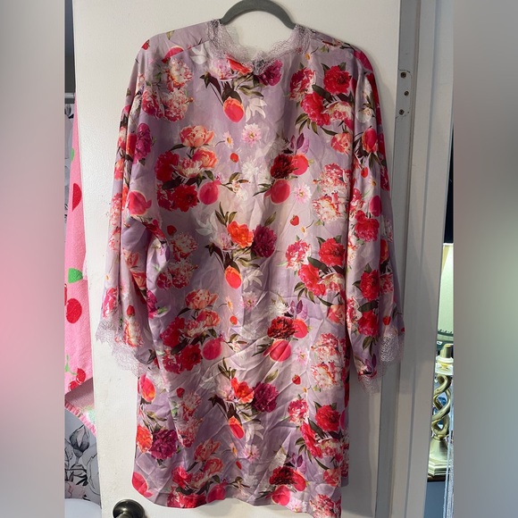 NWT Victoria's Secret Pink Floral Robe - Picture 4 of 5